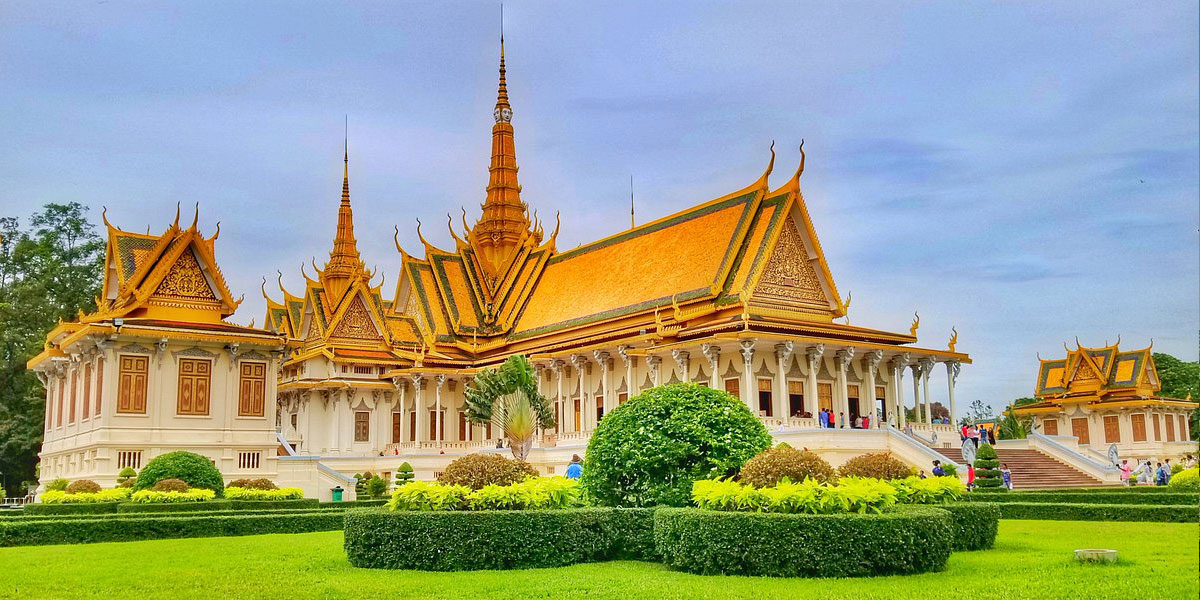 Fly with Lanmei Airlines to Phnom Penh destinations phnom penh royal palace